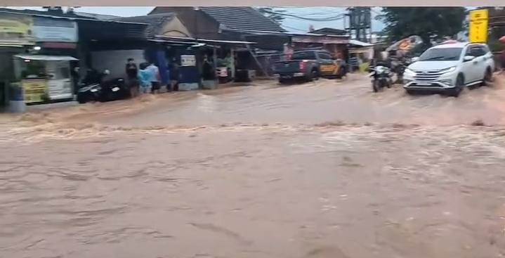 Banjir Bandung Selatan Meluas, Ratusan Rumah Terendam dan Warga Mengungsi